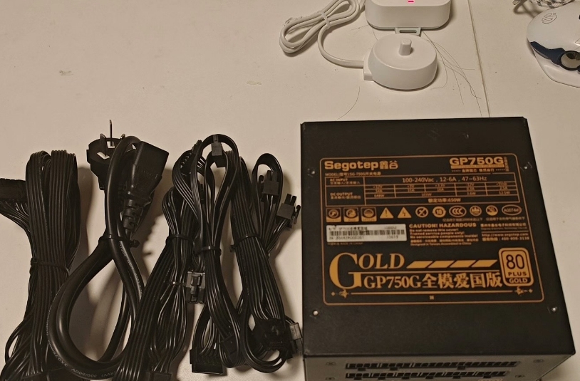 低价出 鑫谷额定650W GP750G全模爱国版电源 认证全 低价出 鑫谷额定650W GP750G全模爱国版电源 认证全