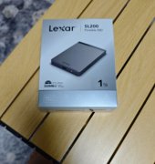 公司抽奖活动得的礼品，全新未拆封的Lexar SL200 1