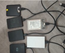 用移动硬盘，以前都是存电影的，电脑坏了，年纪大了视力不好，不