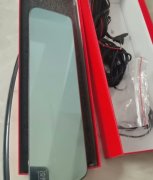 出凌度行车记录仪，黑色外观，流线型设计