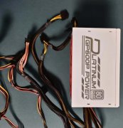 鑫谷额定功率500W，白金认证电脑电源。转换效率高，散热小，