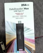 金士顿DTMAX 闪存盘256g。速度贼快，买来基本没用过 